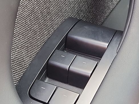 Used 2024 Tesla Model X image 40