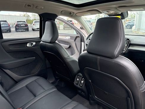 Certified 2025 Volvo XC40 B5 Core AWD/4WD image 36