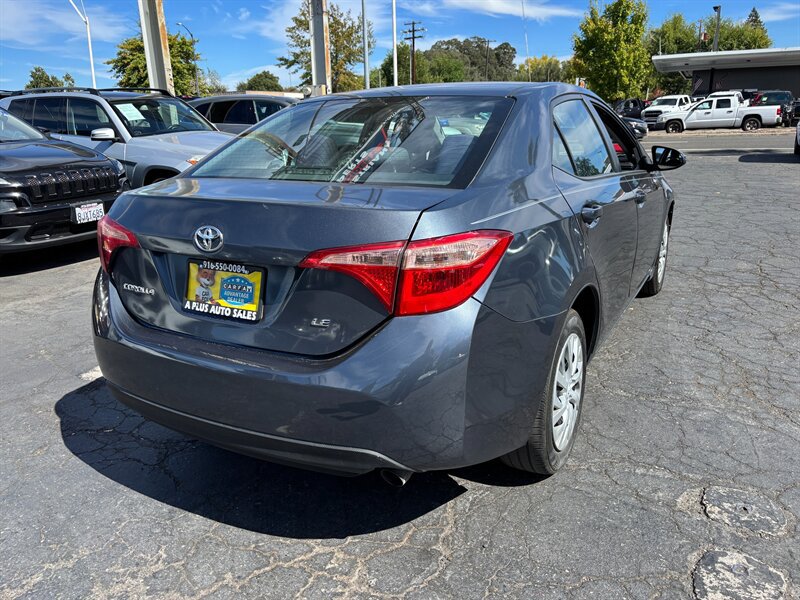 Used 2017 Toyota Corolla LE w/ Carpet Mat Package (TMS) FWD image 5