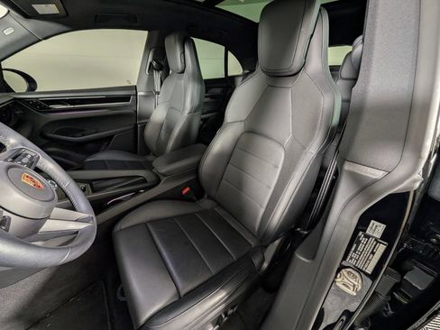 Certified 2025 Porsche Macan 4S Electric AWD/4WD image 5