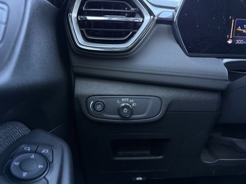 Used 2025 Chevrolet TrailBlazer LT image 13