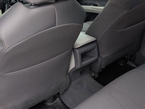 Used 2020 Toyota Camry LE image 28