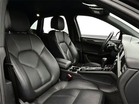Used 2022 Porsche Macan image 18