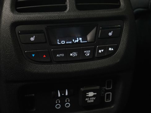 Used 2020 Honda Pilot Touring image 23