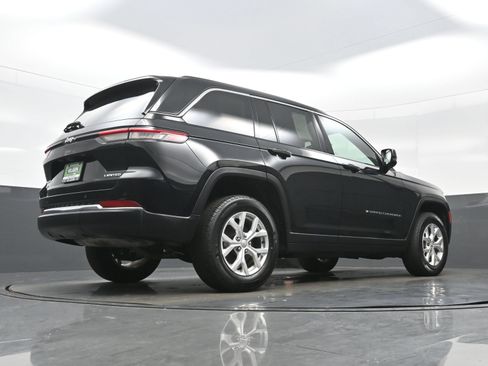 Used 2023 Jeep Grand Cherokee Limited AWD/4WD image 32