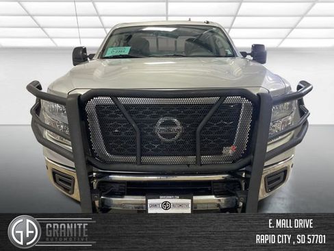 Used 2019 Nissan Titan SV w/ SV Convenience Package AWD/4WD image 10