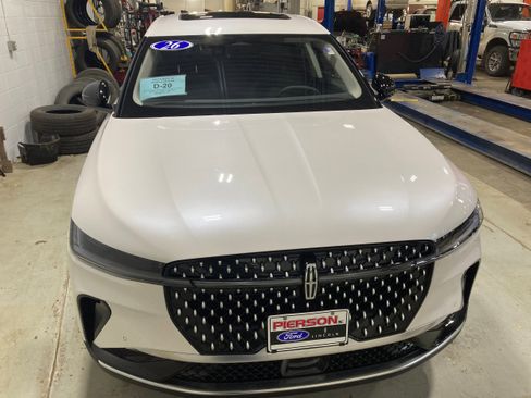 Used 2026 Lincoln Nautilus Premier w/ Equipment Group 102A image 2