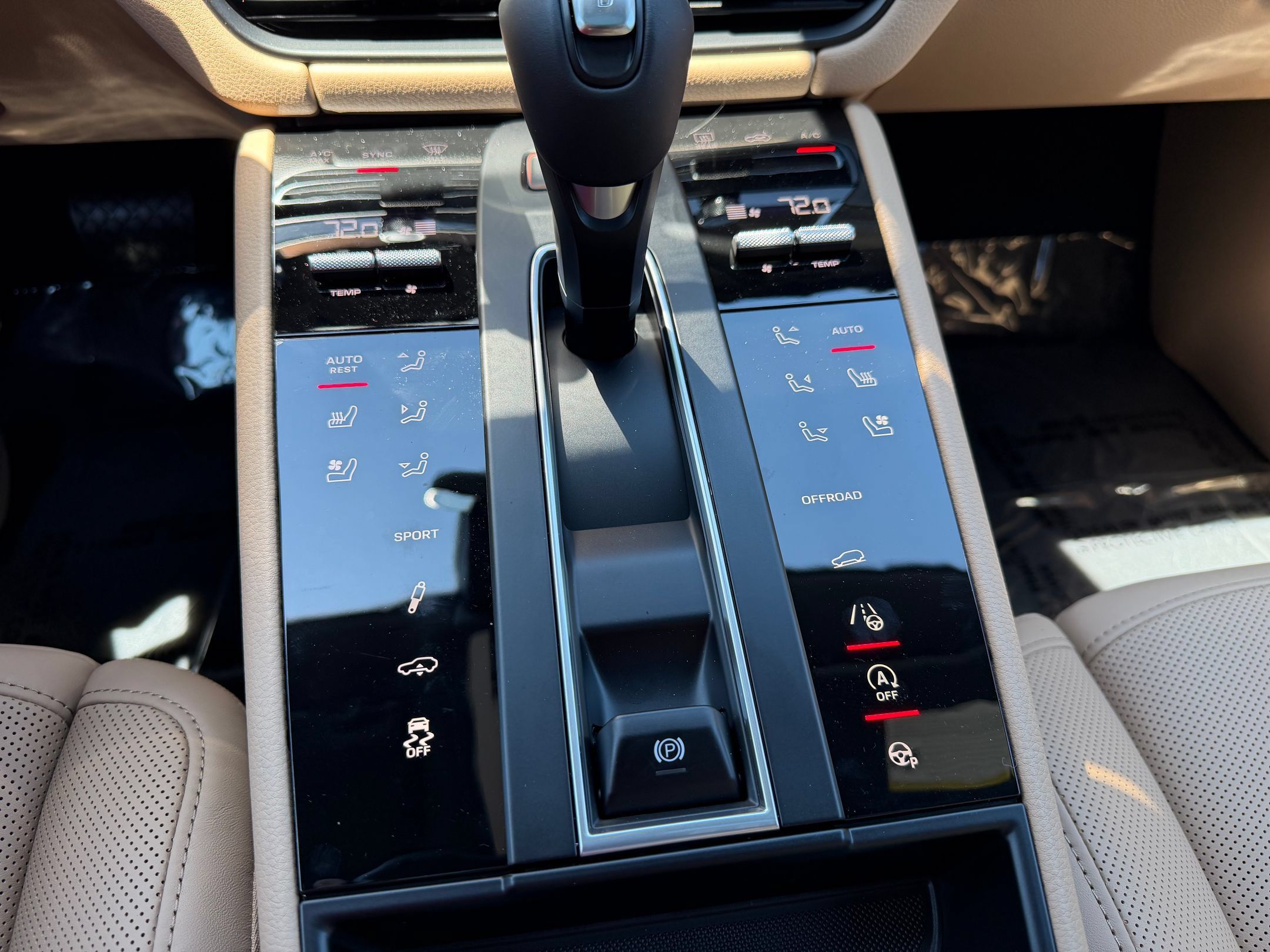 Used 2026 Porsche Macan AWD/4WD image 29