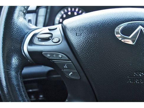 Used 2017 INFINITI Q70 3.7 image 18