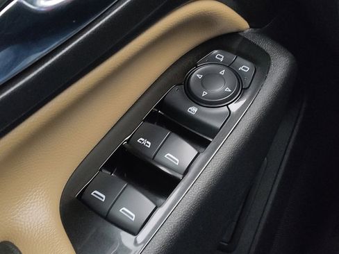 Used 2024 Chevrolet Equinox Premier AWD/4WD image 27