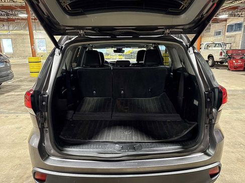 Used 2019 Toyota Highlander XLE image 11