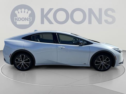 Used 2024 Toyota Prius XLE AWD/4WD image 8