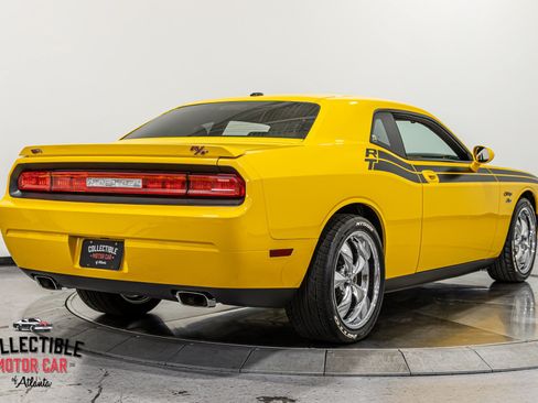 Used 2010 Dodge Challenger R/T RWD image 16