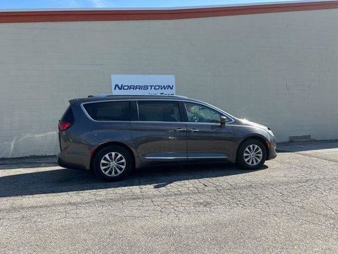 Certified 2018 Chrysler Pacifica Touring-L Plus FWD image 3