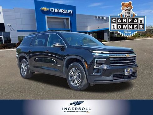 Used 2025 Chevrolet Traverse LT AWD/4WD image 1