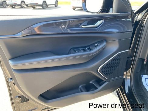 Used 2022 Jeep Grand Cherokee L Altitude image 24