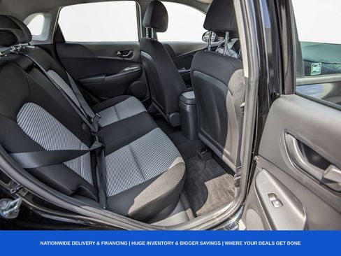 Used 2022 Hyundai Kona SE image 19