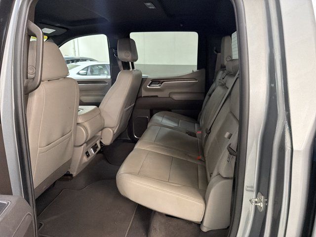 Used 2025 GMC Sierra 1500 SLT AWD/4WD image 8