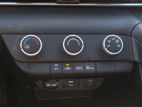 Certified 2025 Hyundai Elantra SE image 22