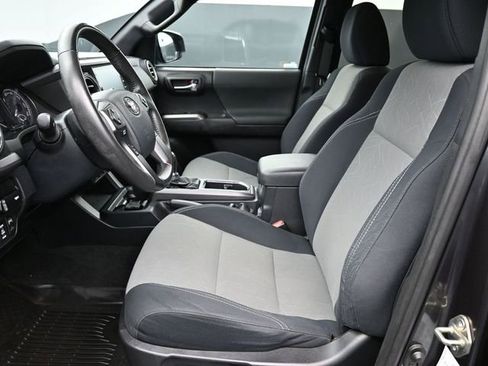 Used 2020 Toyota Tacoma TRD Off-Road image 13