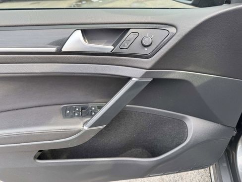 Used 2019 Volkswagen Golf R 4-Door image 12