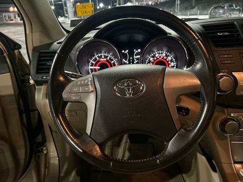 Used 2010 Toyota Highlander 4WD image 22