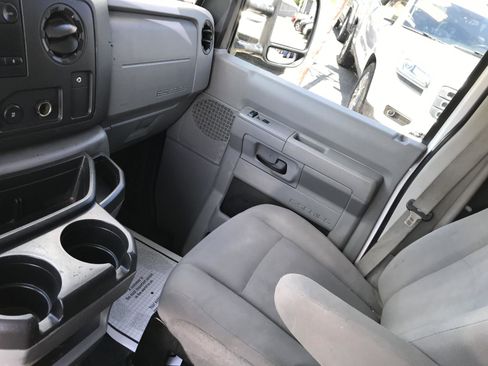 Used 2014 Ford E-350 and Econoline 350 RWD image 17