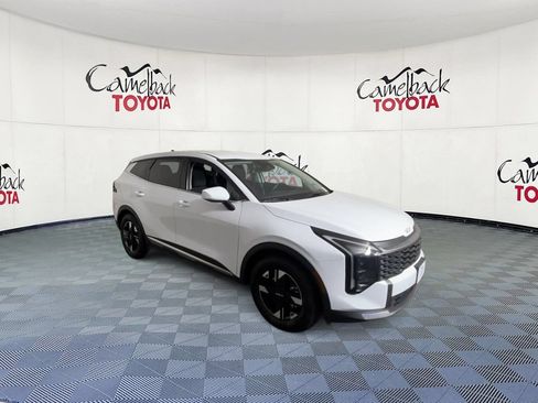 Used 2026 Kia Sportage LX FWD image 2