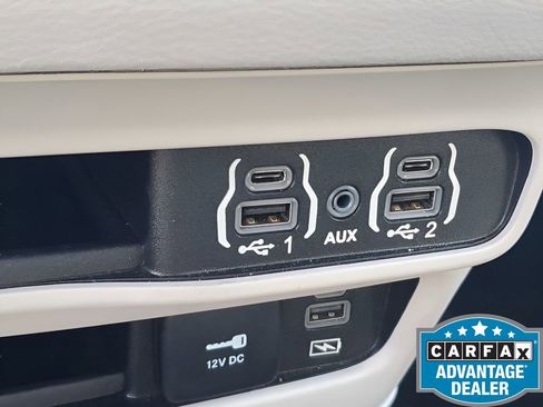 Used 2022 Chrysler Pacifica Touring-L image 33