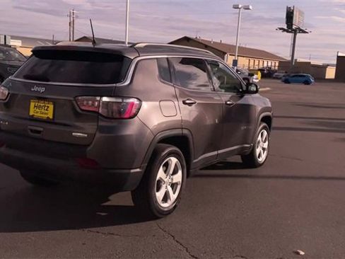 Used 2021 Jeep Compass Latitude image 9