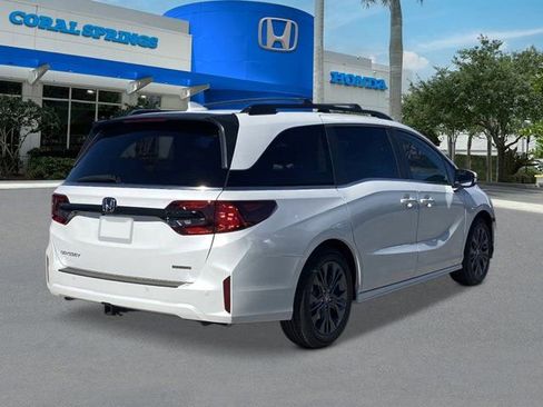 New 2026 Honda Odyssey Touring image 4
