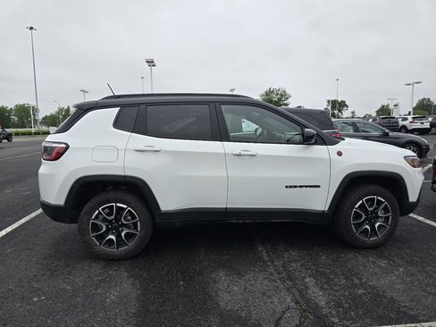 Used 2025 Jeep Compass Trailhawk AWD/4WD image 8