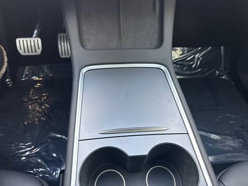 Used 2023 Tesla Model Y Performance image 33