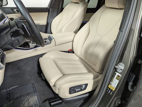 Used 2021 BMW X5 xDrive40i w/ Convenience Package AWD/4WD image 16