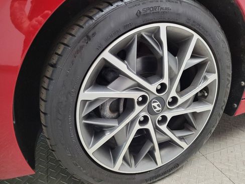 Used 2019 Hyundai Elantra Limited FWD image 31