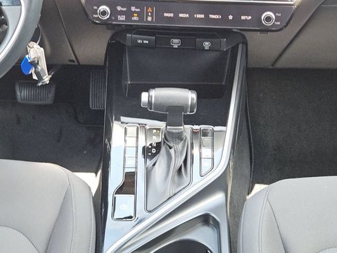 Used 2025 Kia Niro LX FWD image 21