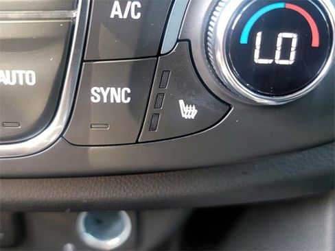 Used 2023 Chevrolet Traverse LT image 25