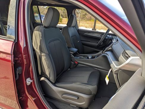 New 2025 Jeep Grand Cherokee L Laredo image 47