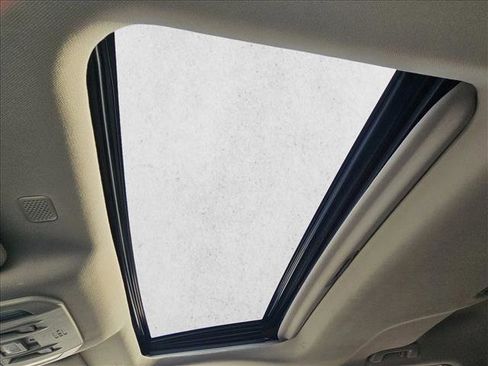 Used 2020 Toyota Highlander XLE image 15