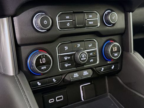 Used 2021 Chevrolet Suburban Z71 w/ Rear Media and Nav Package AWD/4WD image 8