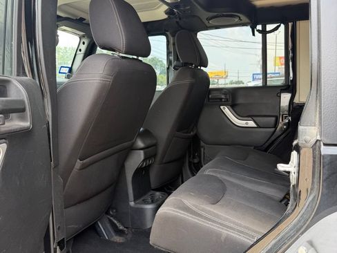 Used 2013 Jeep Wrangler Unlimited Rubicon w/ Connectivity Group AWD/4WD image 9