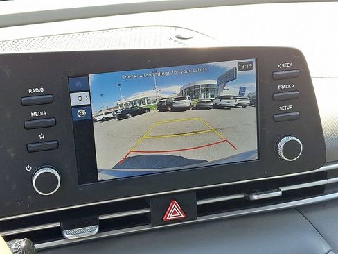 Used 2024 Hyundai Elantra SE FWD image 18