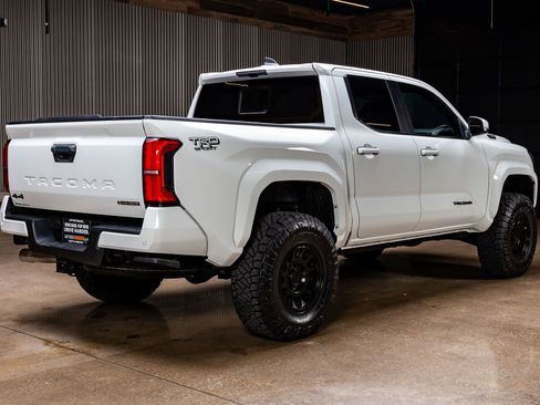 Used 2024 Toyota Tacoma TRD Sport w/ TRD Sport Upgrade Package image 10