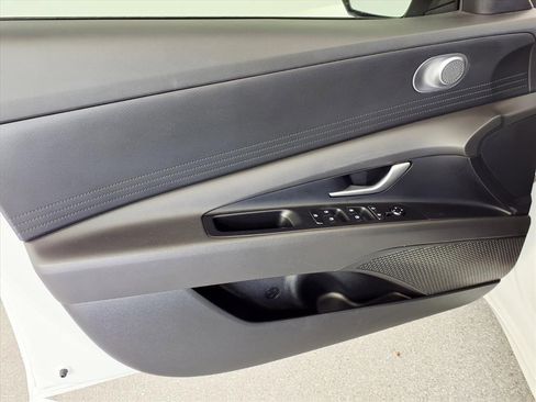 Used 2024 Hyundai Elantra Blue image 14