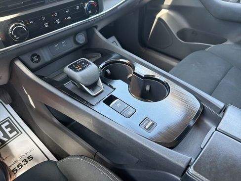 Used 2024 Nissan Rogue S image 21