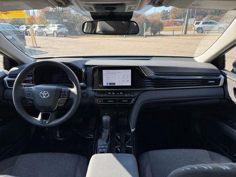 Used 2025 Toyota Camry LE image 28