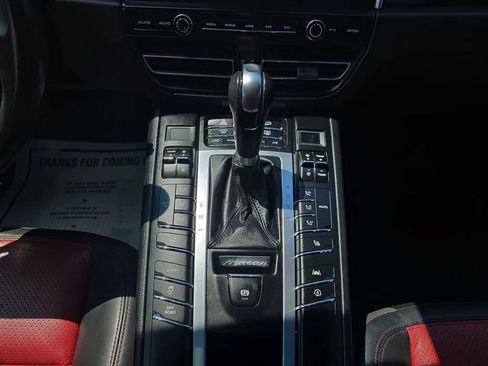 Used 2019 Porsche Macan AWD/4WD image 21