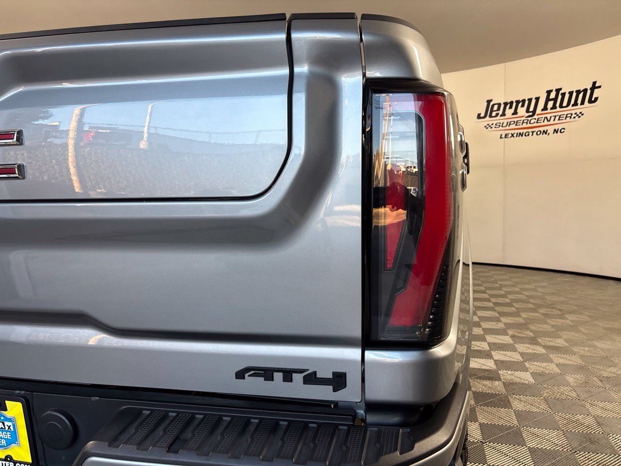 Used 2025 GMC Sierra 3500 AT4 w/ AT4 Premium Plus Package AWD/4WD image 30