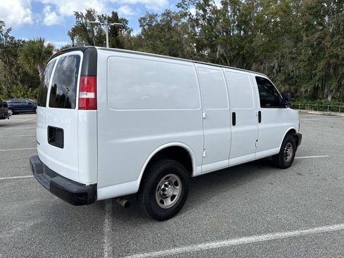 Used 2018 Chevrolet Express 2500 image 3