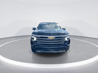 Used 2025 Chevrolet Silverado 1500 High Country w/ High Country Premium Package AWD/4WD video 3